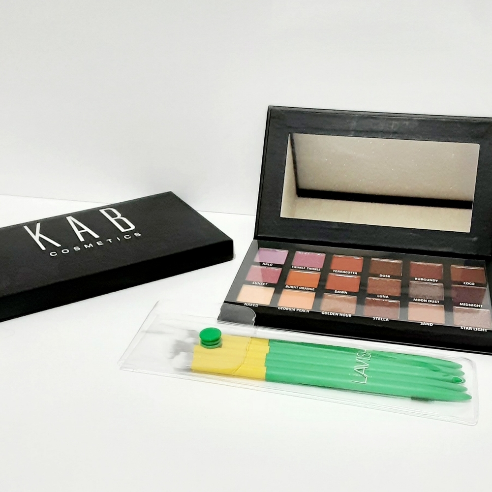 BCHM06750-1 NW KAV Cosmetic DAY + NIGHT EYESHADOW